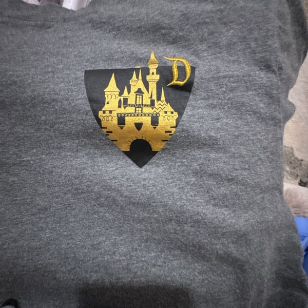 Disney Parks Disneyland Castle Shield Logo Gray T-Shirt Size S