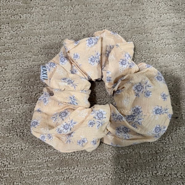Kaxi Oversized Peach and Gray/purple Floral Hair Scrunchie