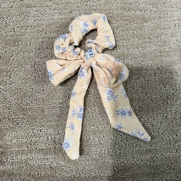 Kaxi Peach and Gray/Purple Floral Bow Scrunchie