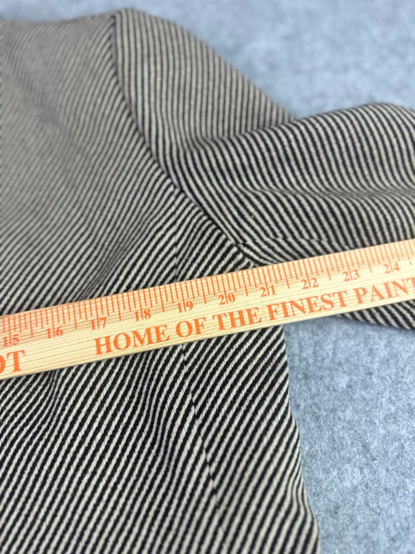 Tahari Arthur S. Levine brown cream striped 9