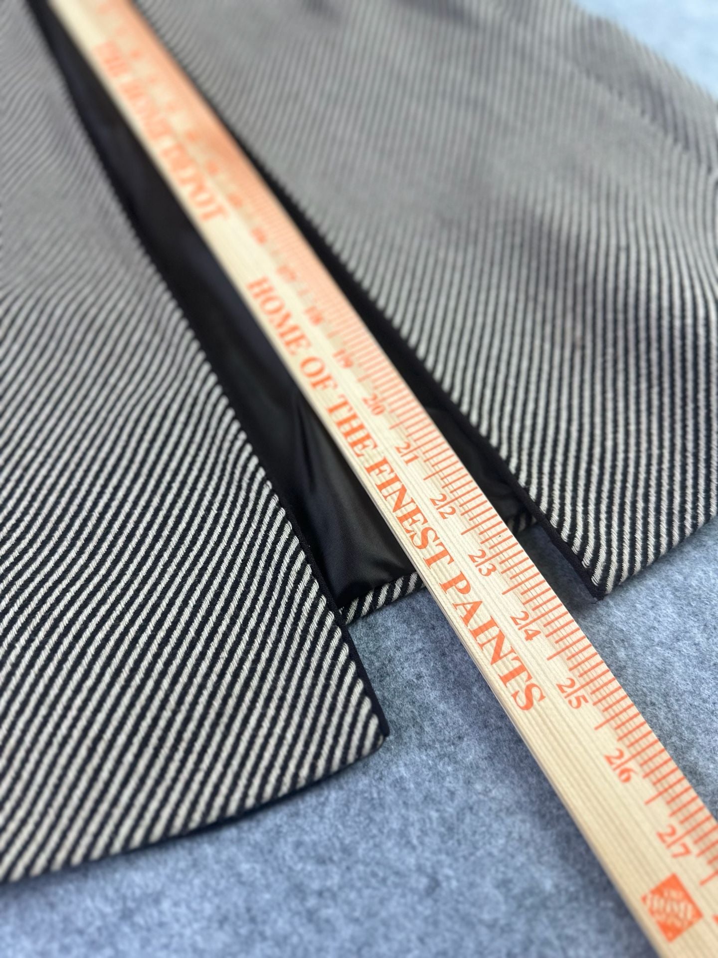 Tahari Arthur S. Levine brown cream striped 10