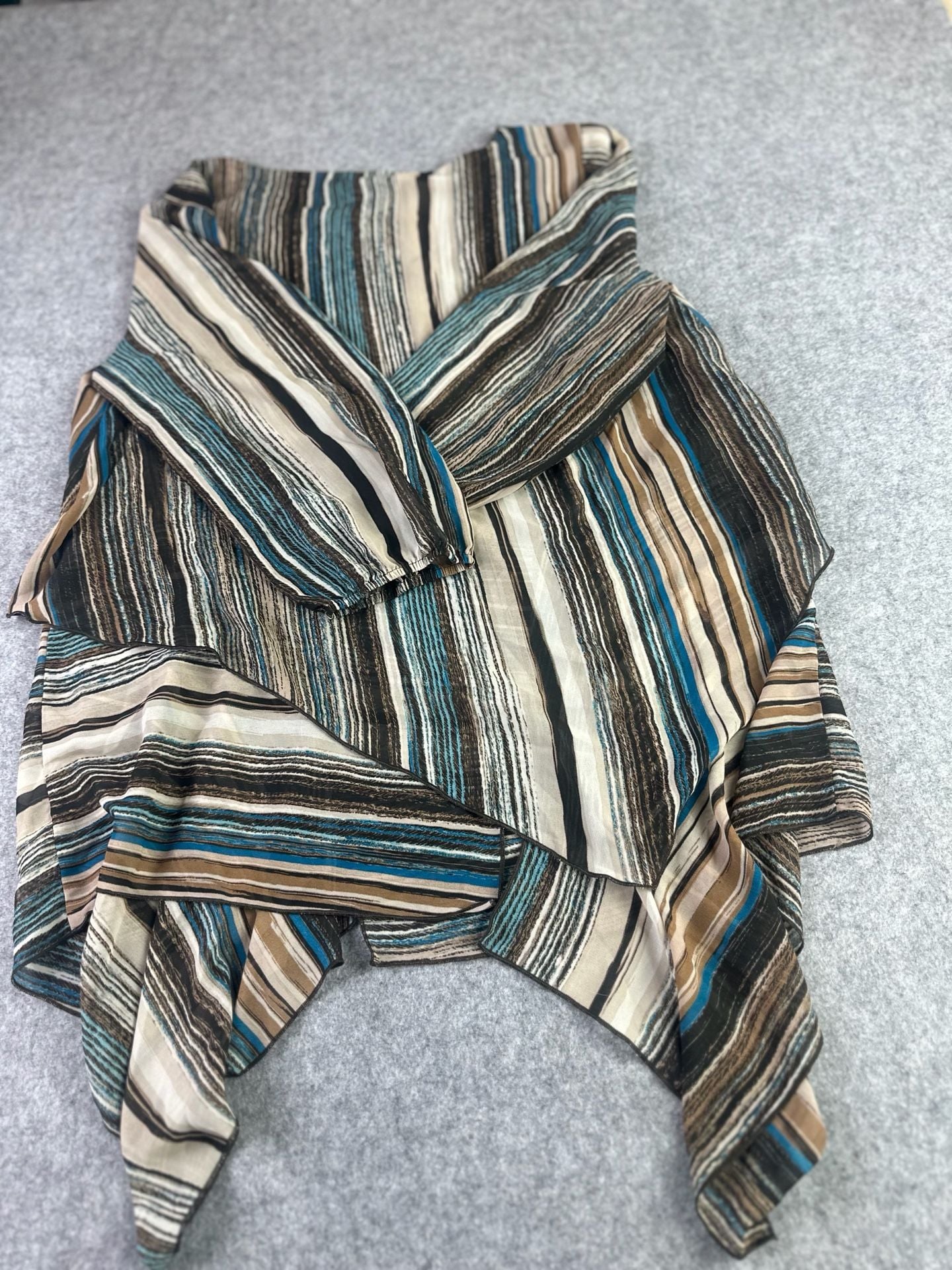 Chicos traveler Size 2 Semi Sheer multicolor Striped Travelers Collection. EUC 2