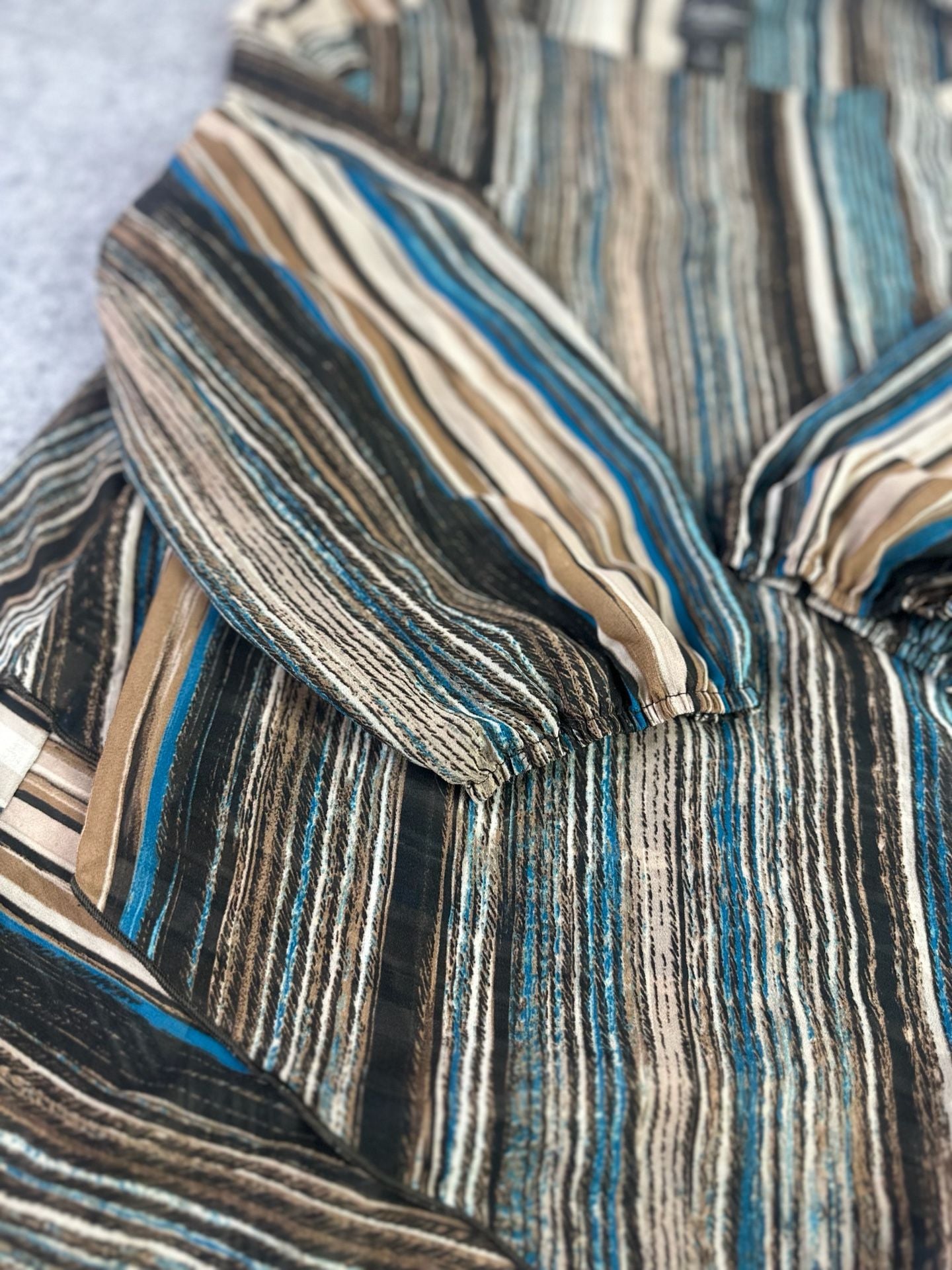 Chicos traveler Size 2 Semi Sheer multicolor Striped Travelers Collection. EUC 5