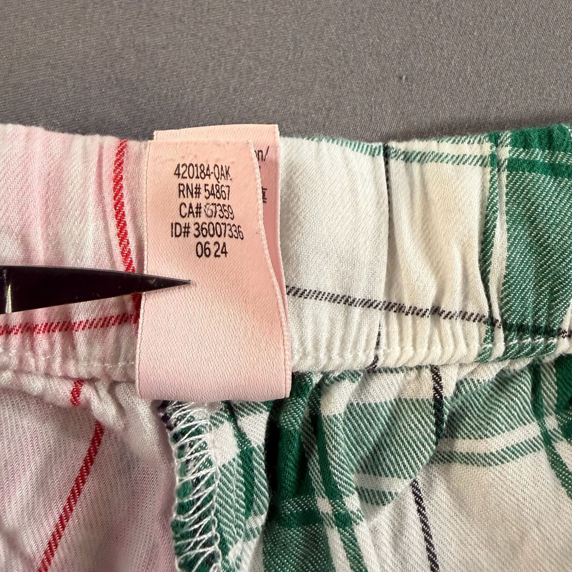 Victoria’s Secret Patchwork Plaid Pajama Pants Women’s M Holiday Christmas 4