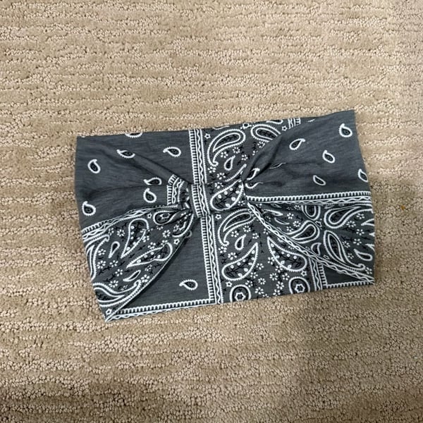 Women's Dark Gray Bandana Paisley Print Wide Elastic Knotted Headband
