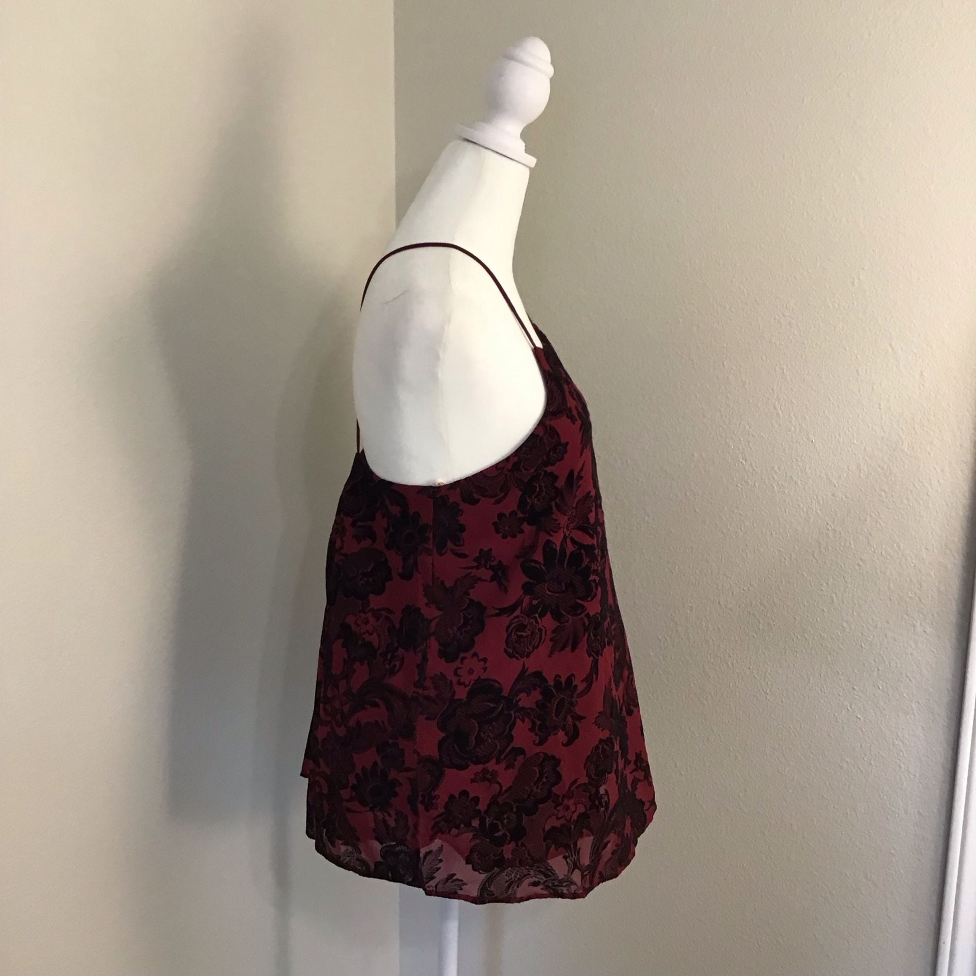 Moon River Burgundy & Black Floral Flocked Velvet Cami Tank Top Medium Chic 7