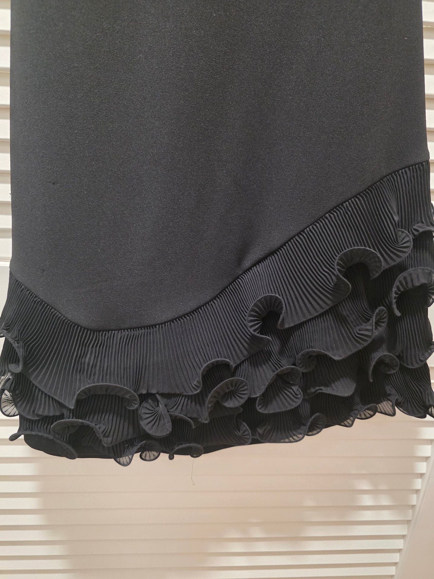 Guess Black Halter Neck Ruffle Hem Cocktail Homecoming Party Dress Size 10 4