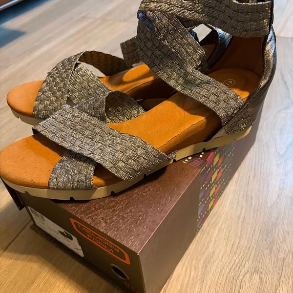 Bernie Mev Honesty Women's Wedge Sandals Pewter Size 41 US 10