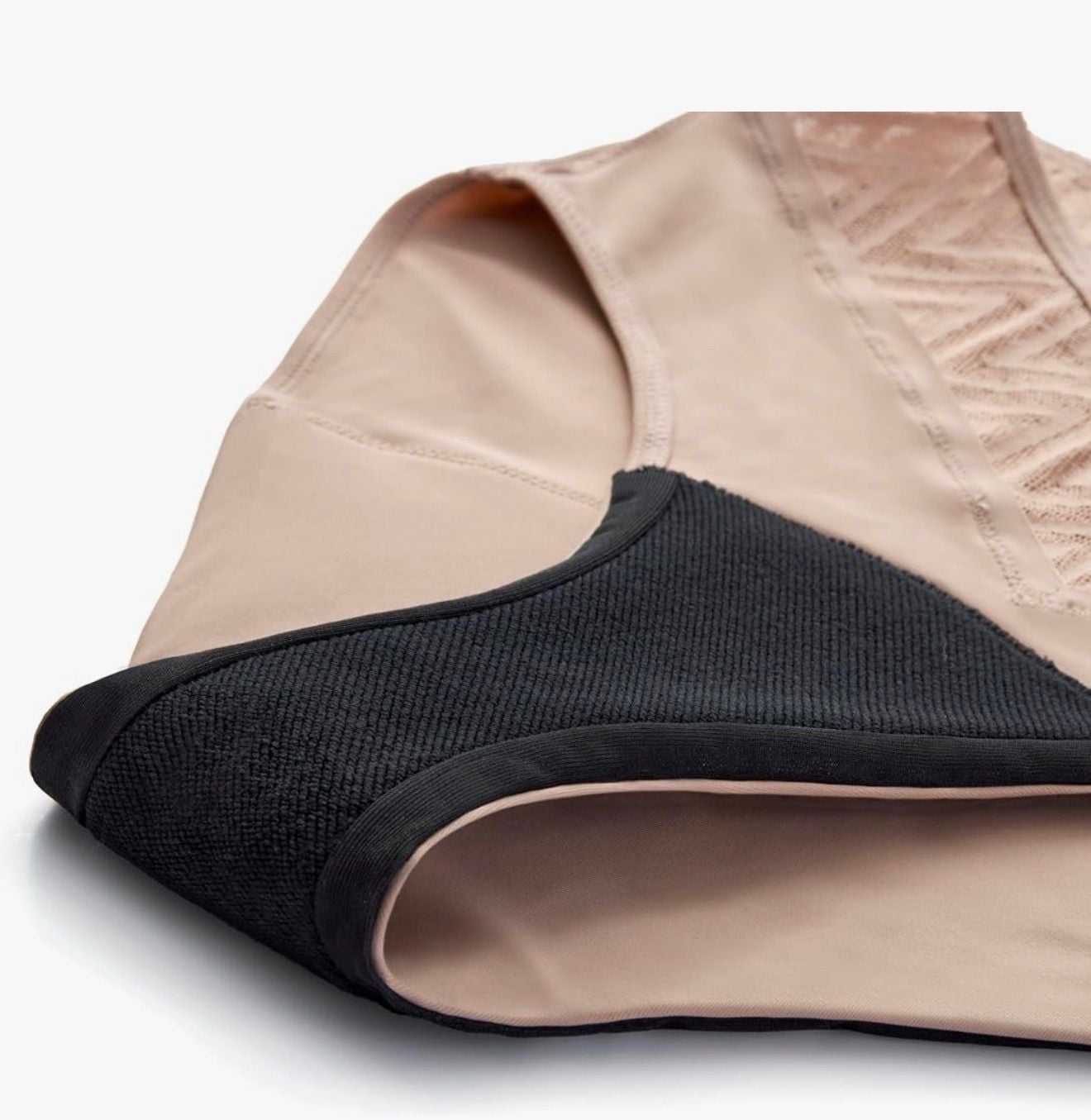 Thinx Hiphugger Period Underwear – S/P – nude new
7