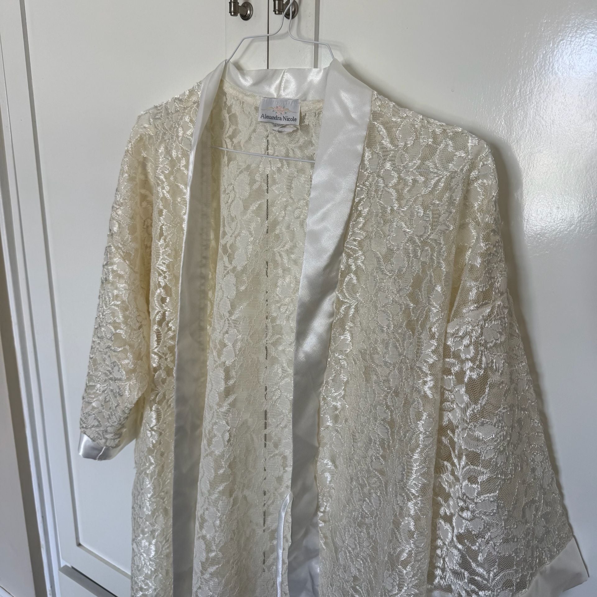 Alexandra Nicole Ivory Lace Robe and Nightgown Set 7