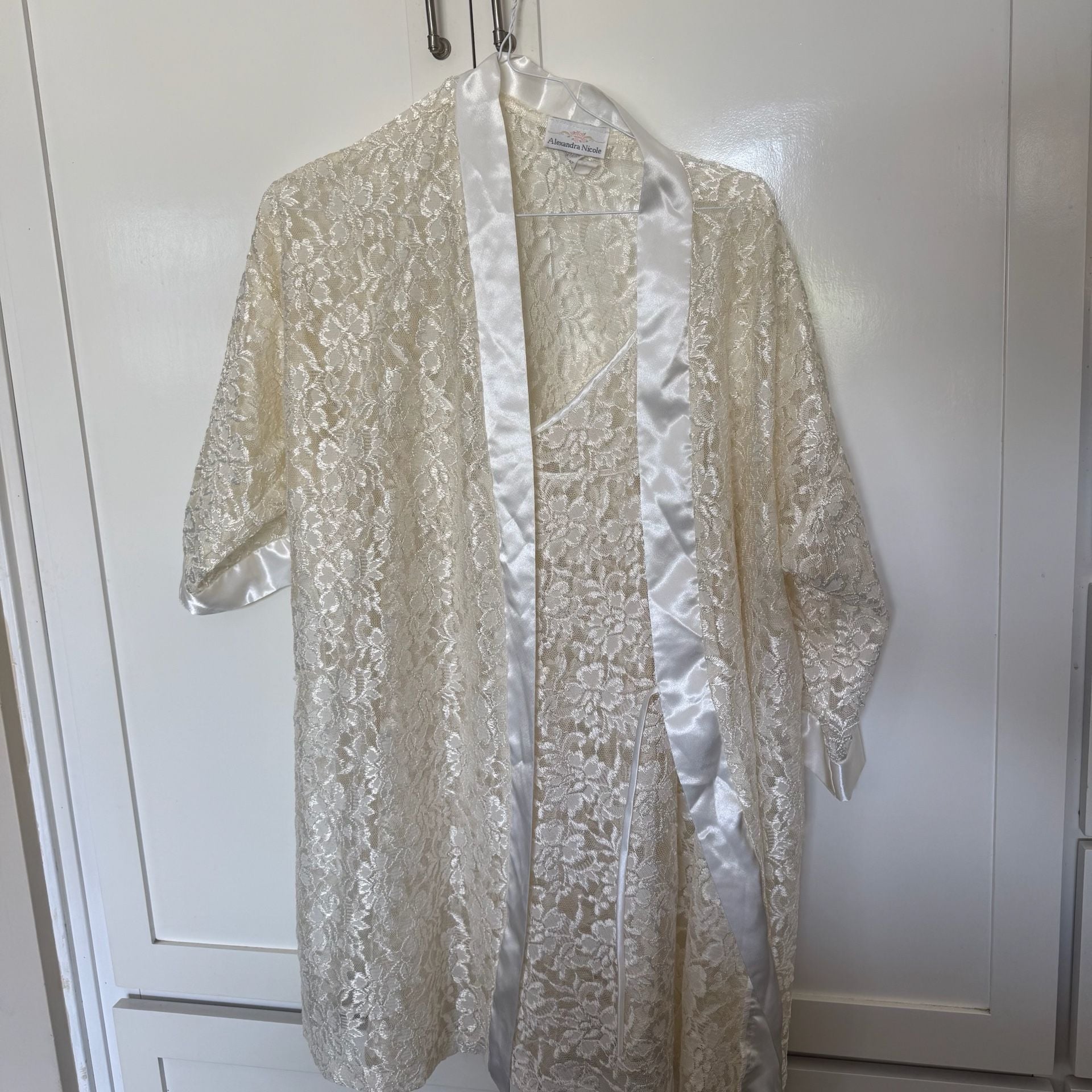 Alexandra Nicole Ivory Lace Robe and Nightgown Set 10