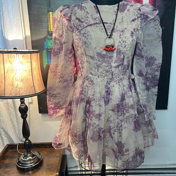 
ASOS DESIGN Purple Toile De Jouy Organza Seam Detail Mini Dress Sz US 8 / UK 12
Description
Stunning ASOS DESIGN organza mini dress featuring a romantic purple and cream Toile de Jouy pastoral print. Perfect for parties, date nights, or special events!
 