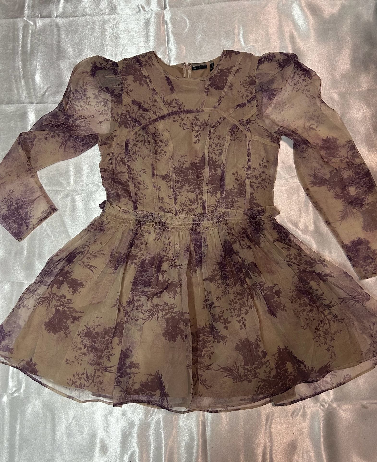 ASOS DESIGN Purple Toile De Jouy Organza Seam Detail Mini Dress Sz US 8 / UK 12
Description
Stunning ASOS DESIGN organza mini dress featuring a romantic purple and cream Toile de Jouy pastoral print. Perfect for parties, date nights, or special events!
7