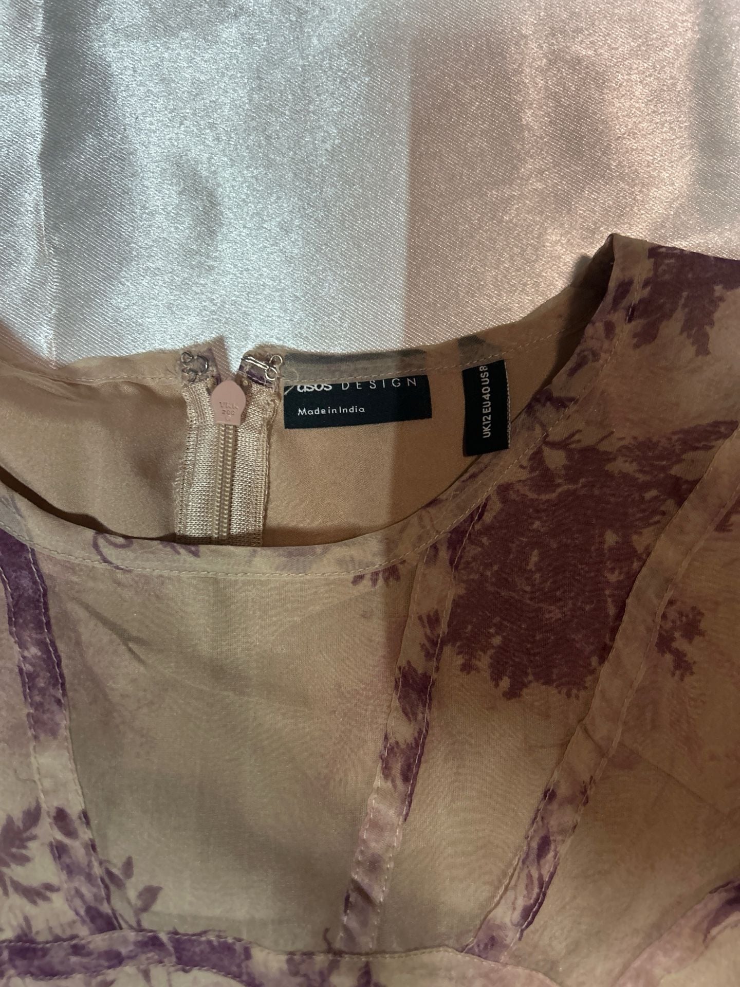 ASOS DESIGN Purple Toile De Jouy Organza Seam Detail Mini Dress Sz US 8 / UK 12
Description
Stunning ASOS DESIGN organza mini dress featuring a romantic purple and cream Toile de Jouy pastoral print. Perfect for parties, date nights, or special events!
8