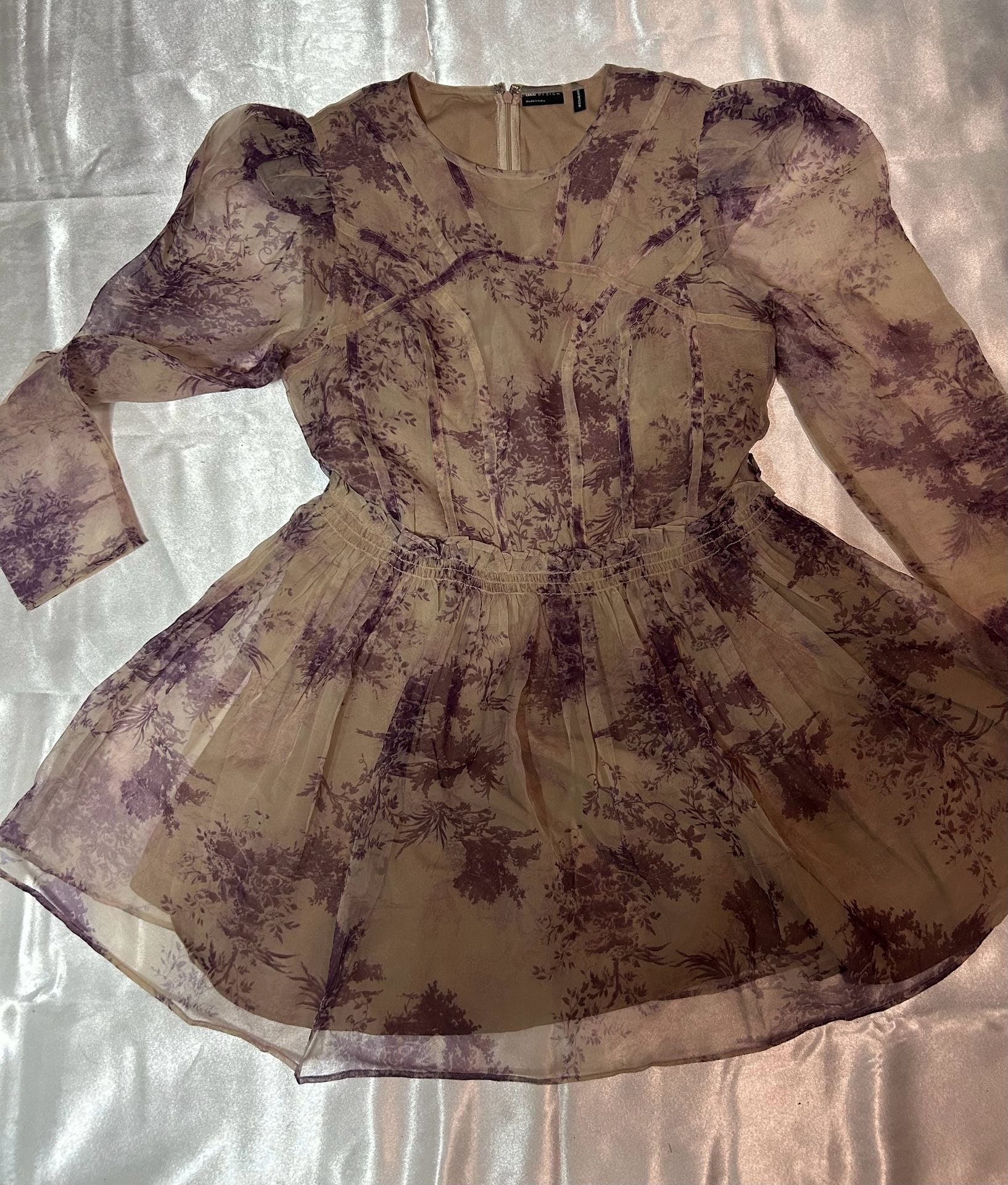 ASOS DESIGN Purple Toile De Jouy Organza Seam Detail Mini Dress Sz US 8 / UK 12
Description
Stunning ASOS DESIGN organza mini dress featuring a romantic purple and cream Toile de Jouy pastoral print. Perfect for parties, date nights, or special events!
11