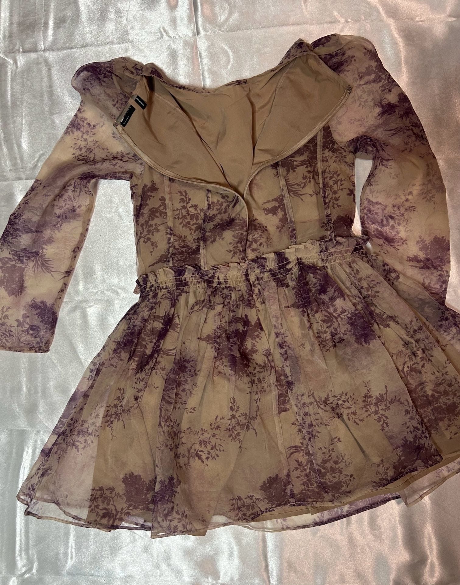 ASOS DESIGN Purple Toile De Jouy Organza Seam Detail Mini Dress Sz US 8 / UK 12
Description
Stunning ASOS DESIGN organza mini dress featuring a romantic purple and cream Toile de Jouy pastoral print. Perfect for parties, date nights, or special events!
12