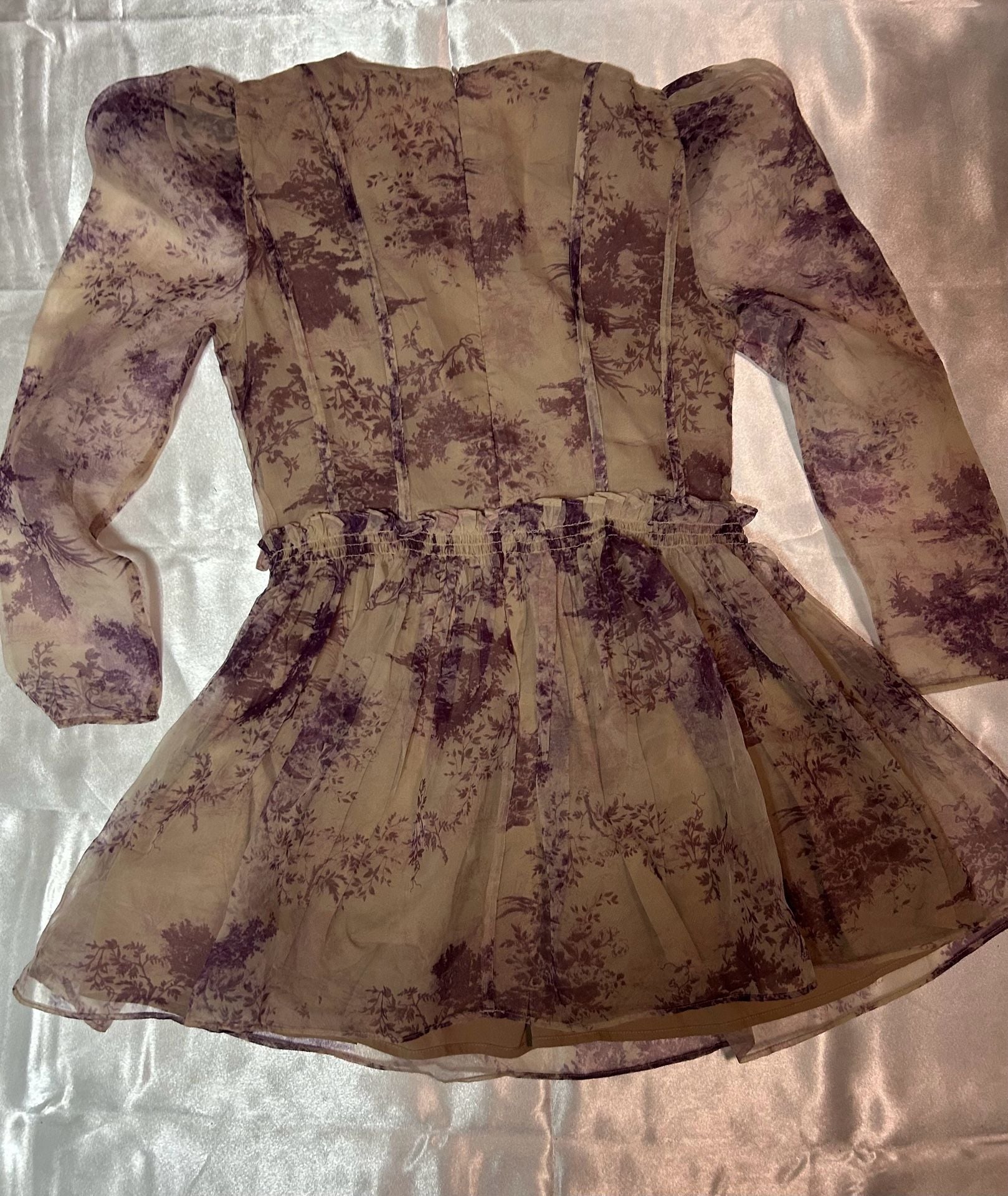 ASOS DESIGN Purple Toile De Jouy Organza Seam Detail Mini Dress Sz US 8 / UK 12
Description
Stunning ASOS DESIGN organza mini dress featuring a romantic purple and cream Toile de Jouy pastoral print. Perfect for parties, date nights, or special events!
13
