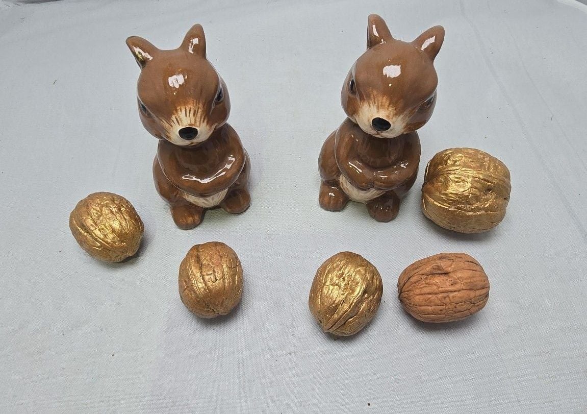Vintage Ceramic Brown Squirrel Salt and Pepper Shakers 1