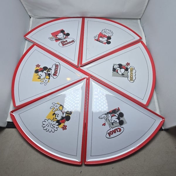 Walt Disney Parks Mickey and Minnie Italian Pizza Plates Set of 6 Melamine