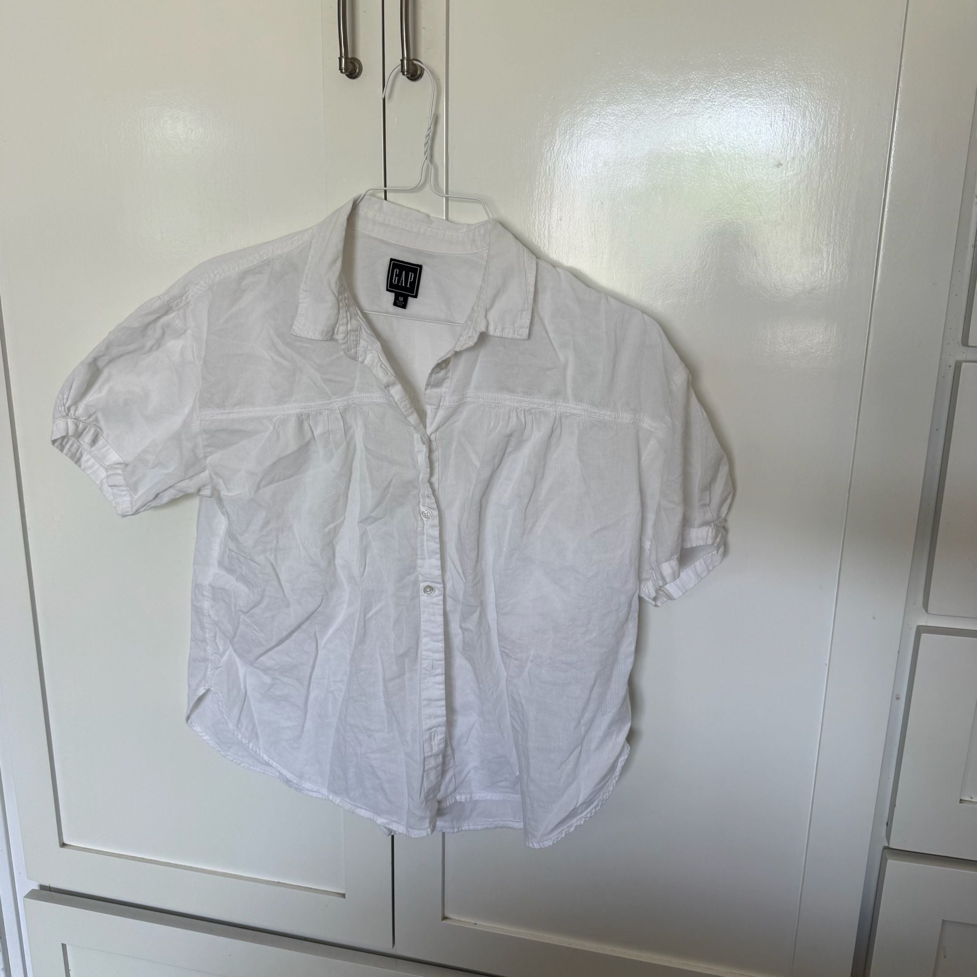 Gap White Short Sleeve Shirred Yoke Button Up Shirt Size M 2