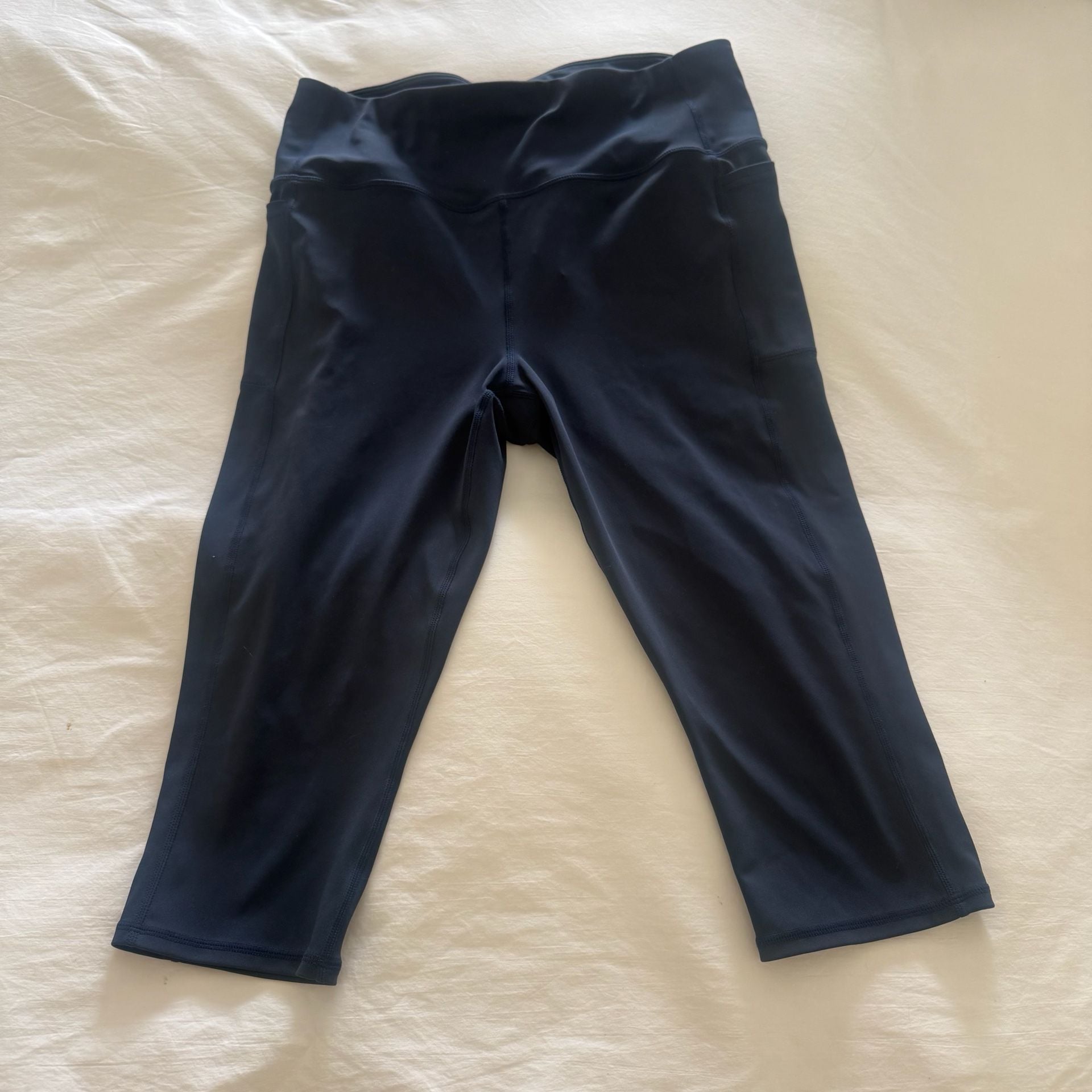 Skechers Women's Navy Blue High-Waisted Capri Leggings with Pockets Size L 2