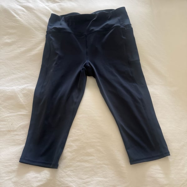 Skechers Women's Navy Blue High-Waisted Capri Leggings with Pockets Size L