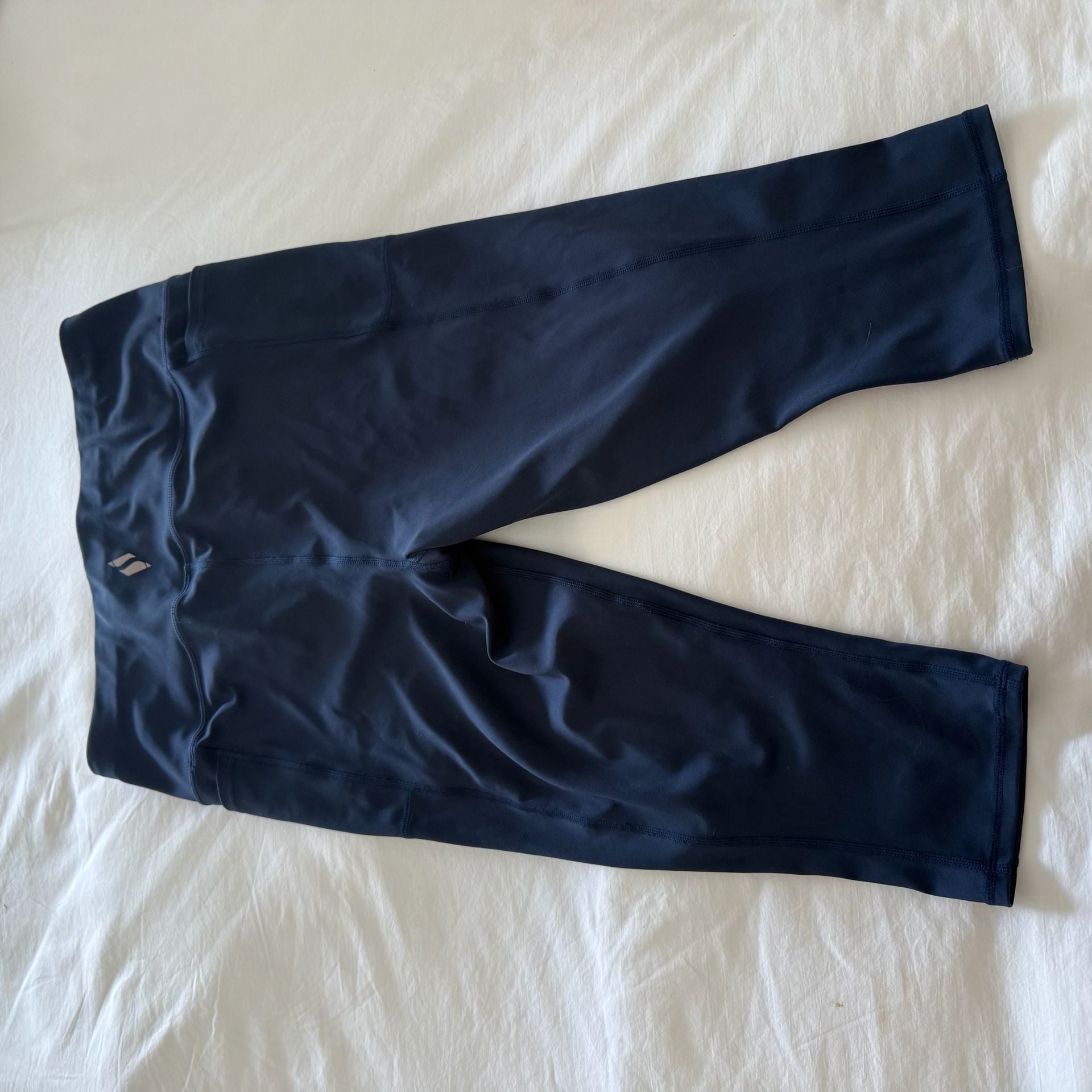 Skechers Women's Navy Blue High-Waisted Capri Leggings with Pockets Size L 6