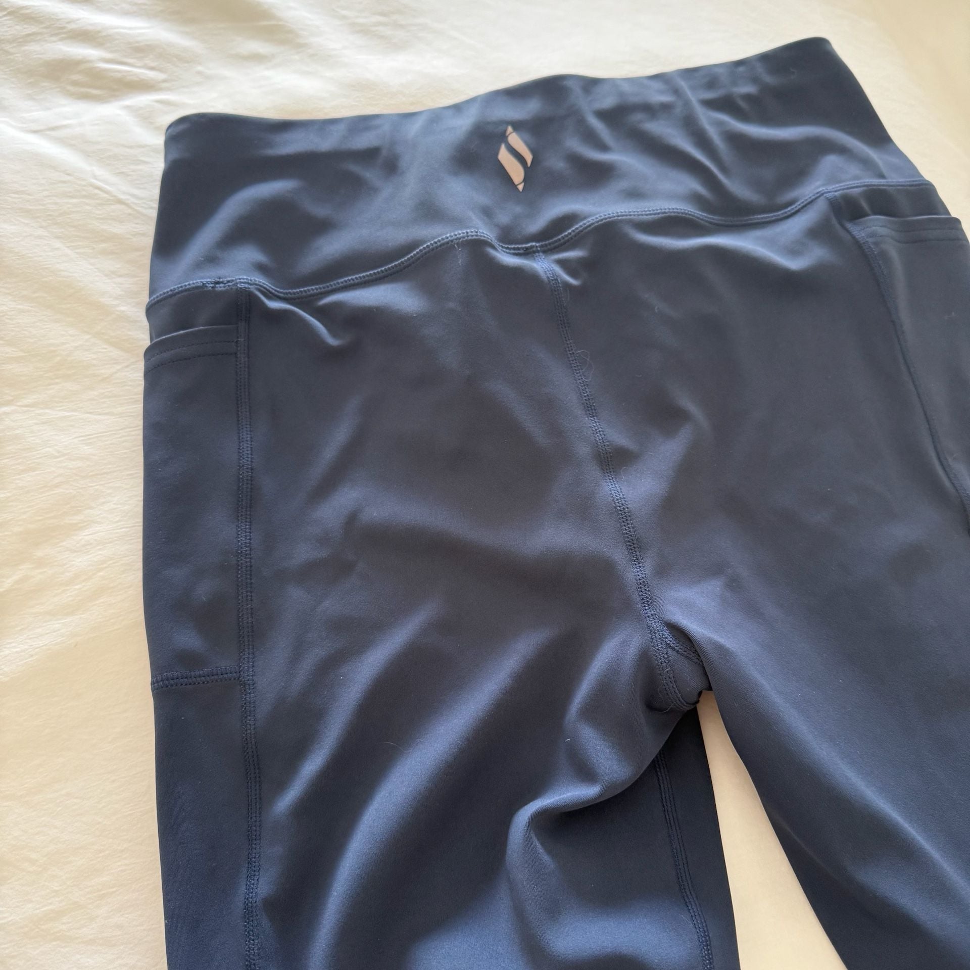Skechers Women's Navy Blue High-Waisted Capri Leggings with Pockets Size L 7