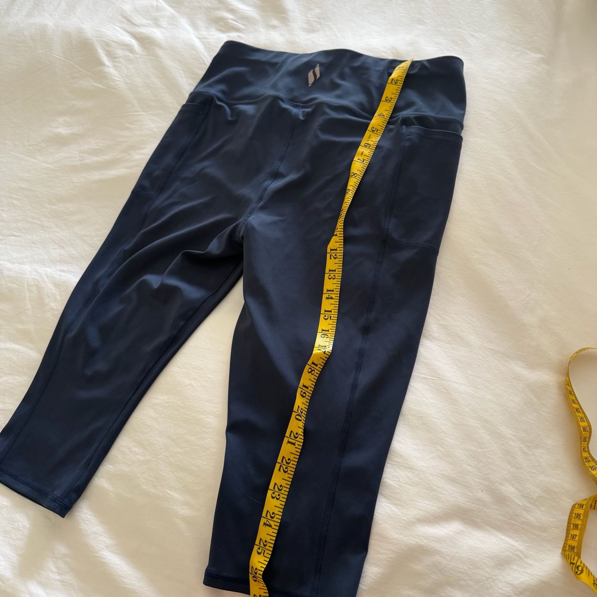 Skechers Women's Navy Blue High-Waisted Capri Leggings with Pockets Size L 8