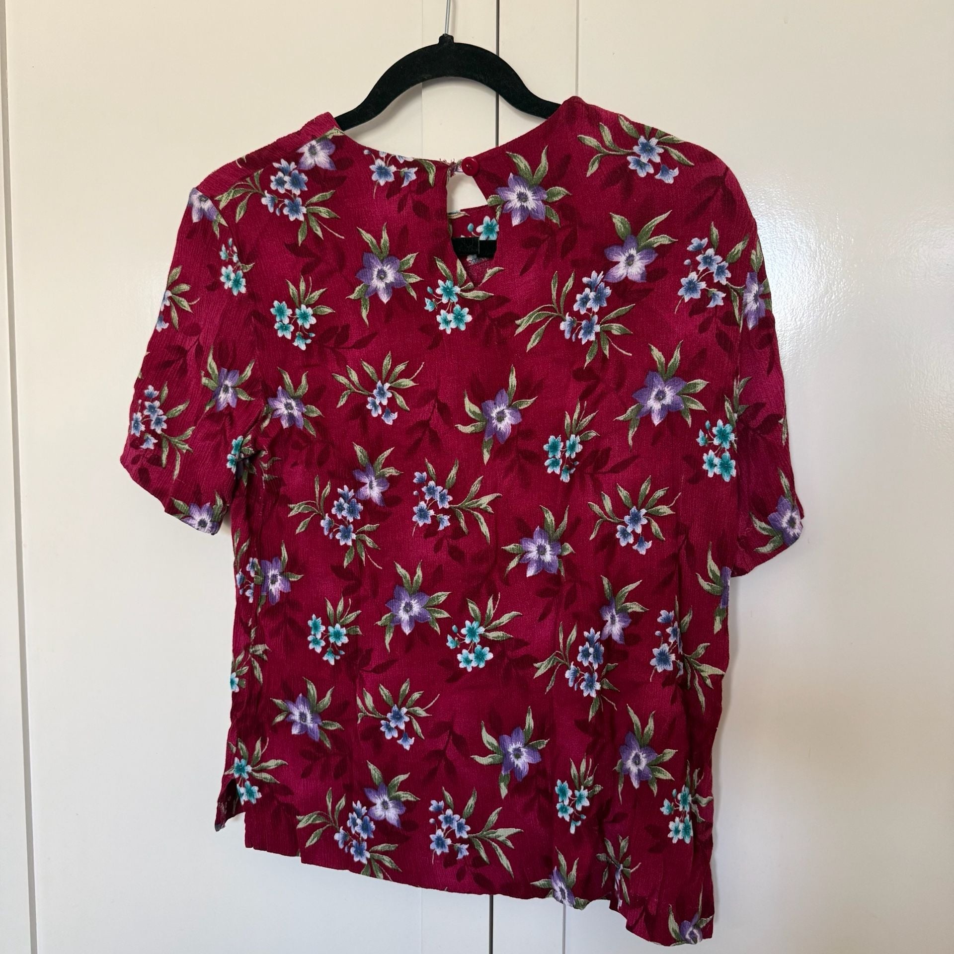 Jaclyn Smith Vintage Burgundy Floral Short Sleeve Keyhole Back Blouse 7