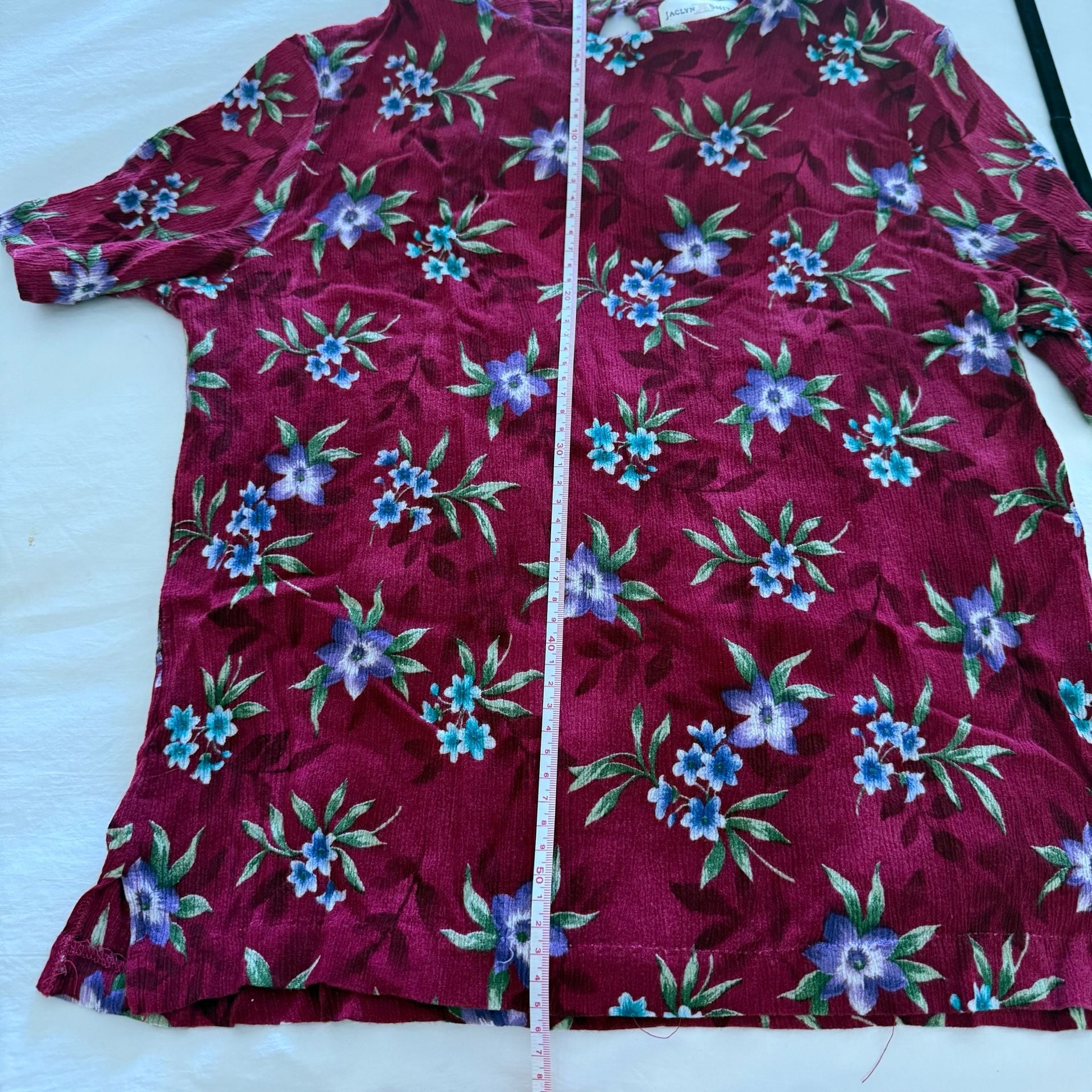 Jaclyn Smith Vintage Burgundy Floral Short Sleeve Keyhole Back Blouse 10