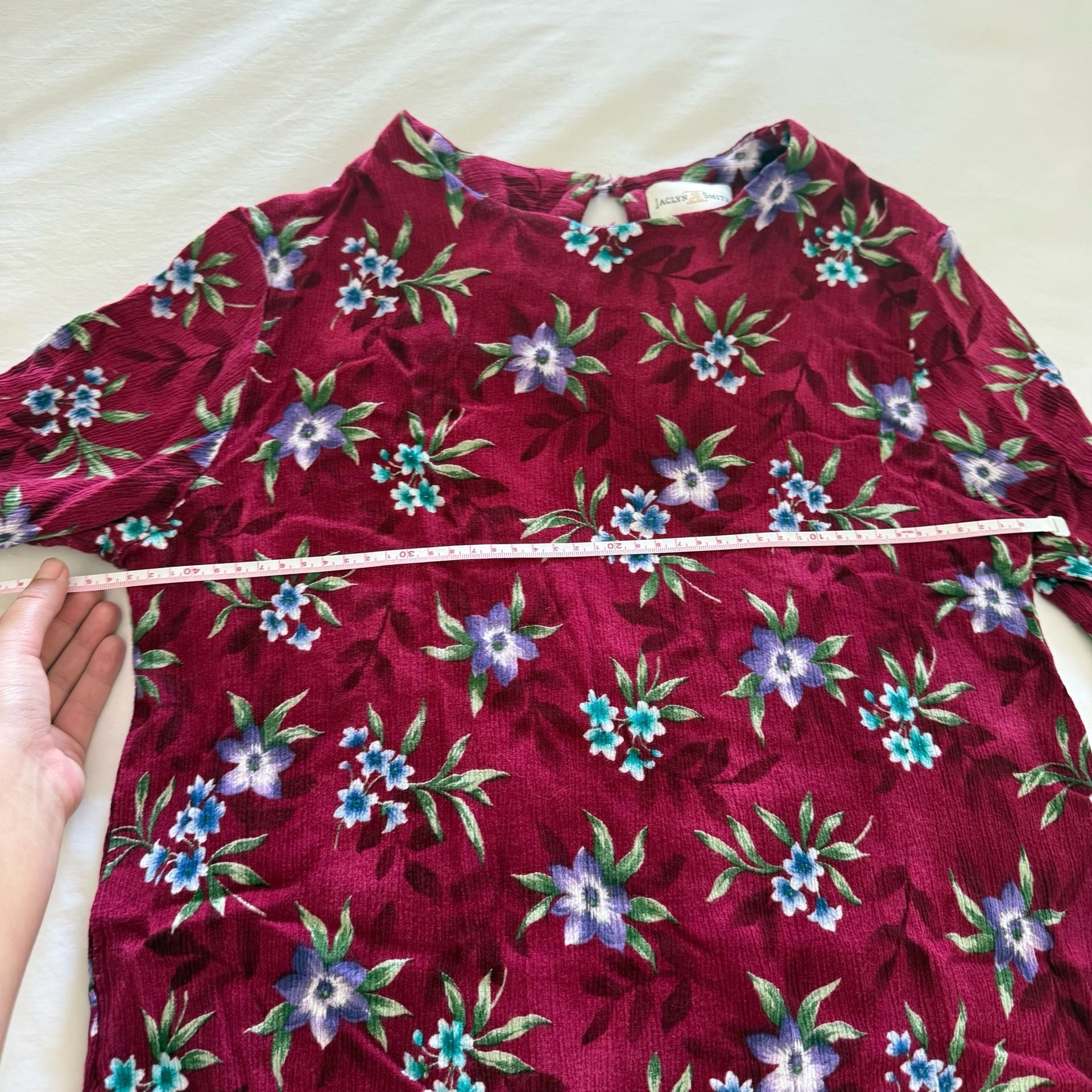 Jaclyn Smith Vintage Burgundy Floral Short Sleeve Keyhole Back Blouse 11