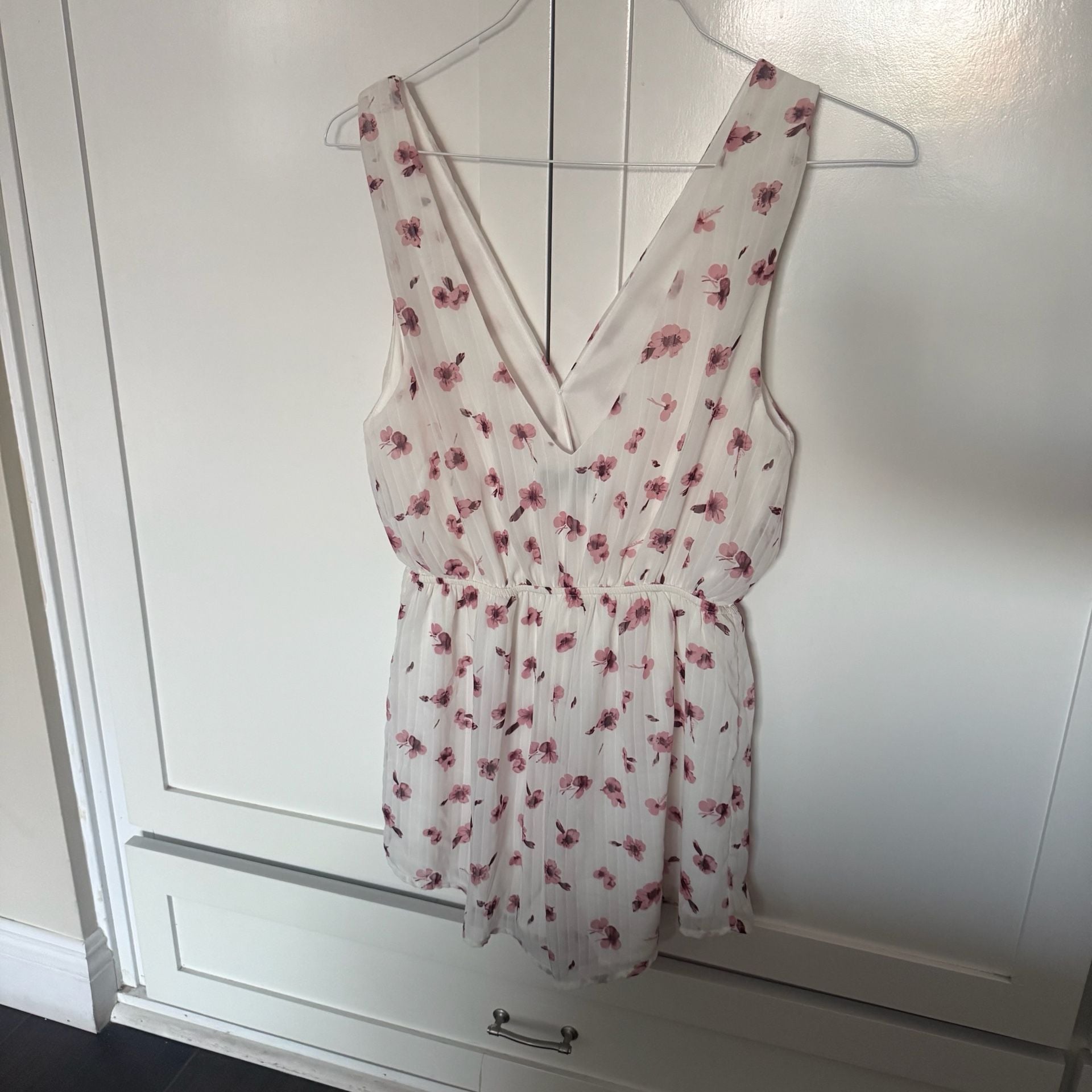 White Chiffon Pleated Floral Print V-Neck Romper 7