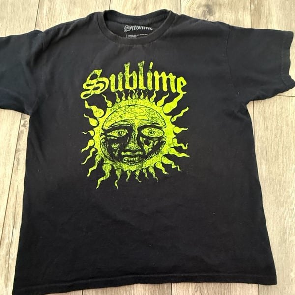 Sublime Black Short Sleeve T-Shirt with Neon Green Sun Graphic Size Youth Large