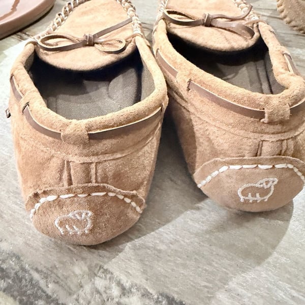 Lamo Women's Suede Moccasin Slippers Size 10 Brown