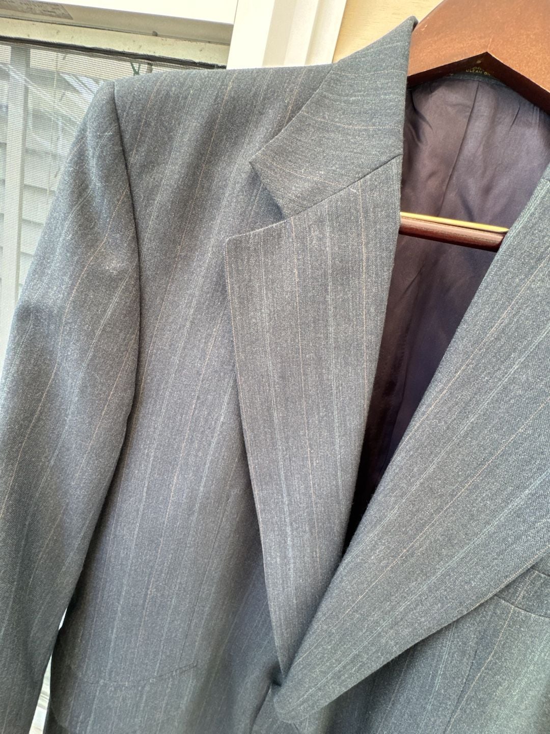2pc Munsingwear Vintage Mens 44R Gray Pinstripe 2 Piece Suit Pleated Pants 32x31.5
Munsingwear Mens Suit Vintage 2pc Pinstripe Gray Jacket 44R Pleated Pants 32x31.5 2