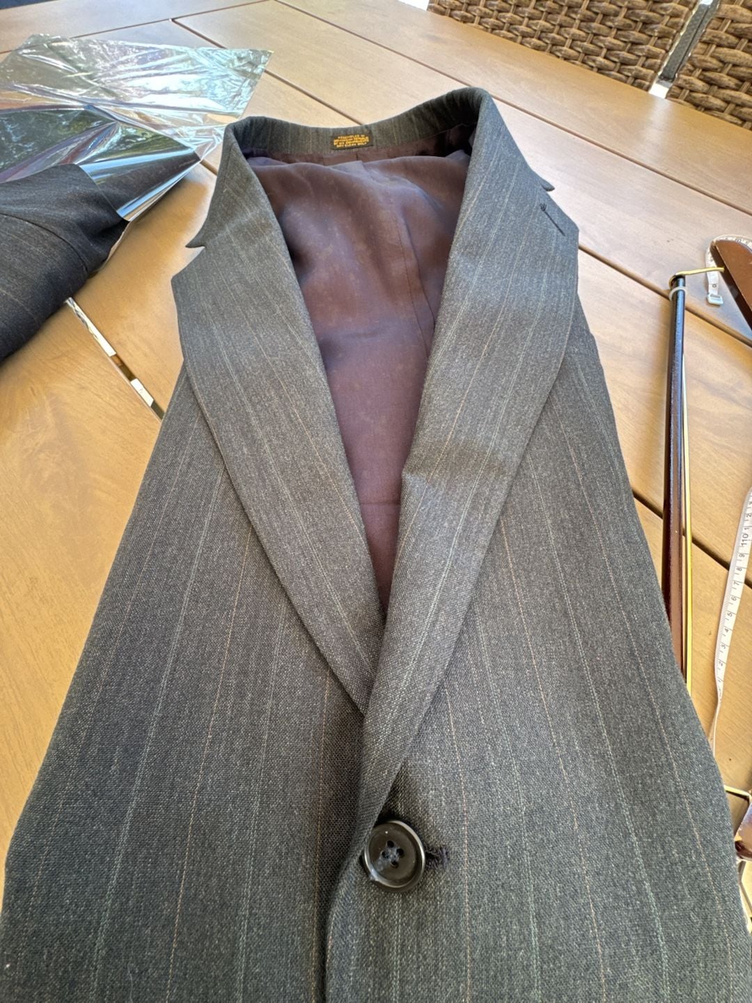 2pc Munsingwear Vintage Mens 44R Gray Pinstripe 2 Piece Suit Pleated Pants 32x31.5
Munsingwear Mens Suit Vintage 2pc Pinstripe Gray Jacket 44R Pleated Pants 32x31.5 15