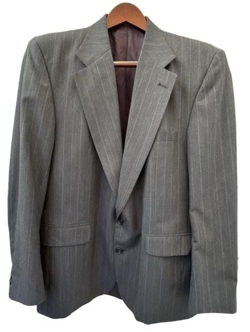 2pc Munsingwear Vintage Mens 44R Gray Pinstripe 2 Piece Suit Pleated Pants 32x31.5
Munsingwear Mens Suit Vintage 2pc Pinstripe Gray Jacket 44R Pleated Pants 32x31.5 1