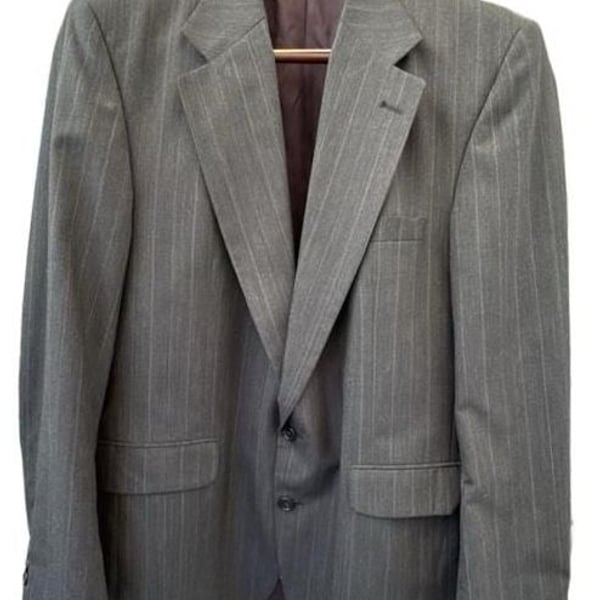 2pc Munsingwear Vintage Mens 44R Gray Pinstripe 2 Piece Suit Pleated Pants 32x31.5


Munsingwear Mens Suit Vintage 2pc Pinstripe Gray Jacket 44R Pleated Pants 32x31.5