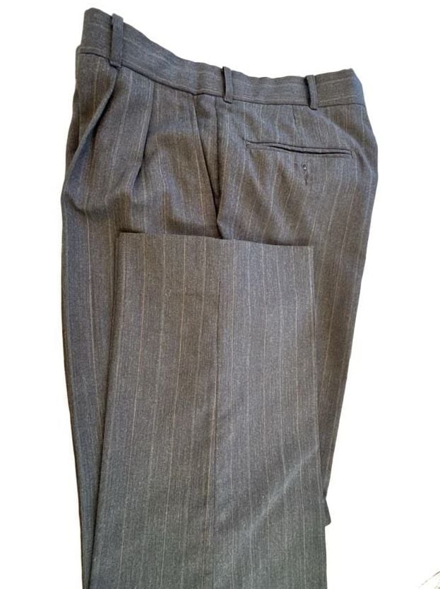 2pc Munsingwear Vintage Mens 44R Gray Pinstripe 2 Piece Suit Pleated Pants 32x31.5
Munsingwear Mens Suit Vintage 2pc Pinstripe Gray Jacket 44R Pleated Pants 32x31.5 13