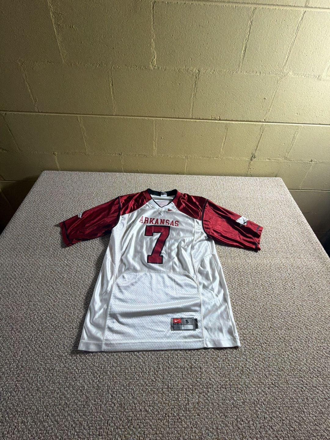 Vintage Nike Arkansas Razorbacks #7 Football Jersey White Size S 2