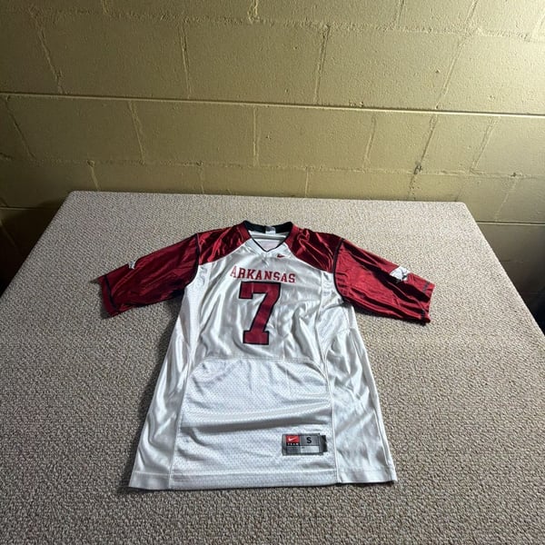 Vintage Nike Arkansas Razorbacks #7 Football Jersey White Size S