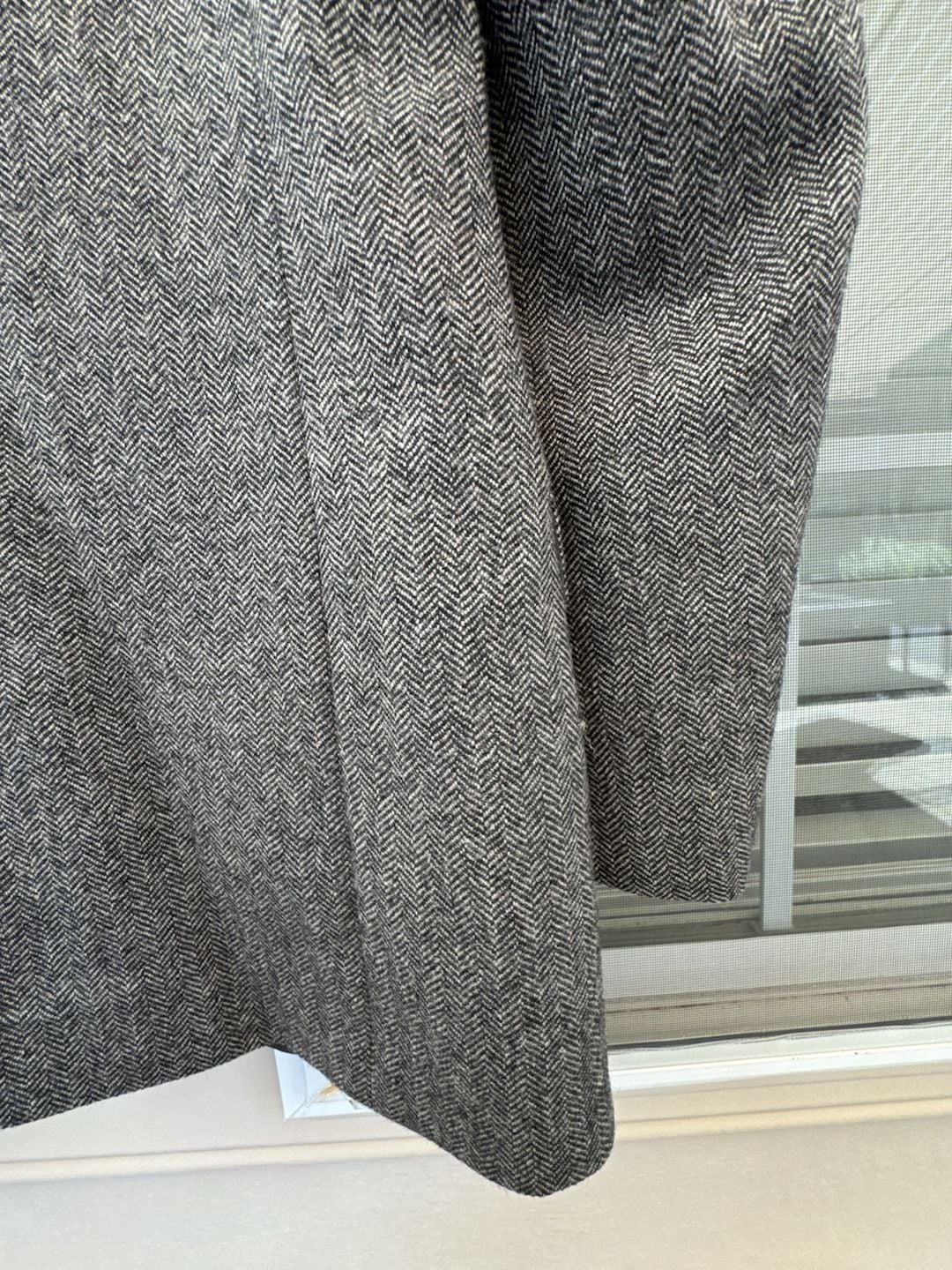 Merona Mens Herringbone Tweed Blazer Jacket Gray Wool Blend Sport Coat 44L Long
Mens Gray Herringbone Tweed Wool Blend Sport Coat Blazer Jacket 10