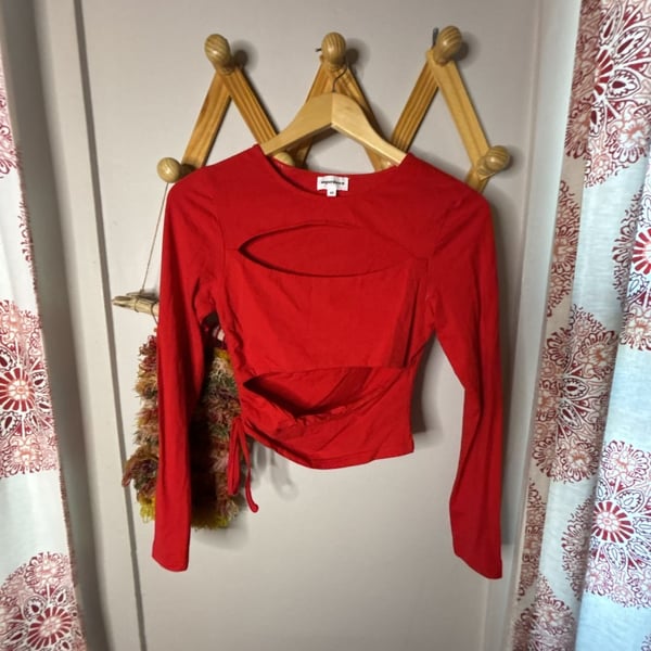 superdown Red Long Sleeve Cutout Crop Top