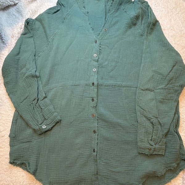 Urban Daizy Green Gauze Long Sleeve Button Down Shirt Size S