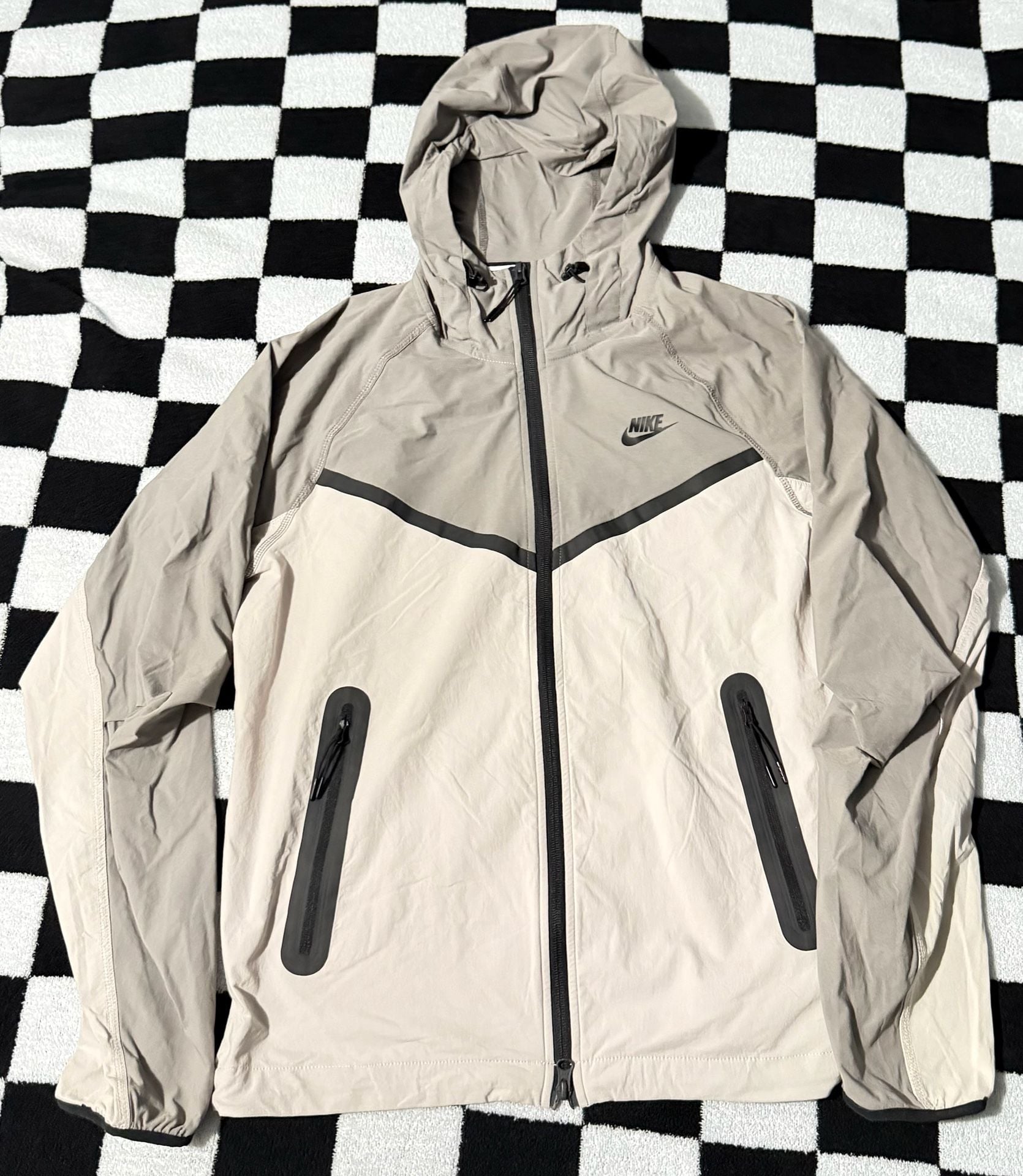 Nike Tech Men's Dri-FIT Woven Full-Zip Windrunner Jacket 2