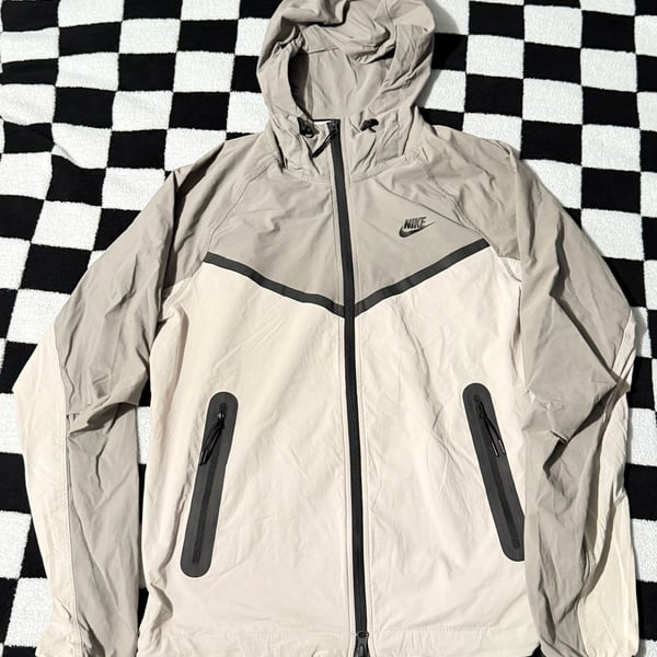 Nike Tech Men's Dri-FIT Woven Full-Zip Windrunner Jacket