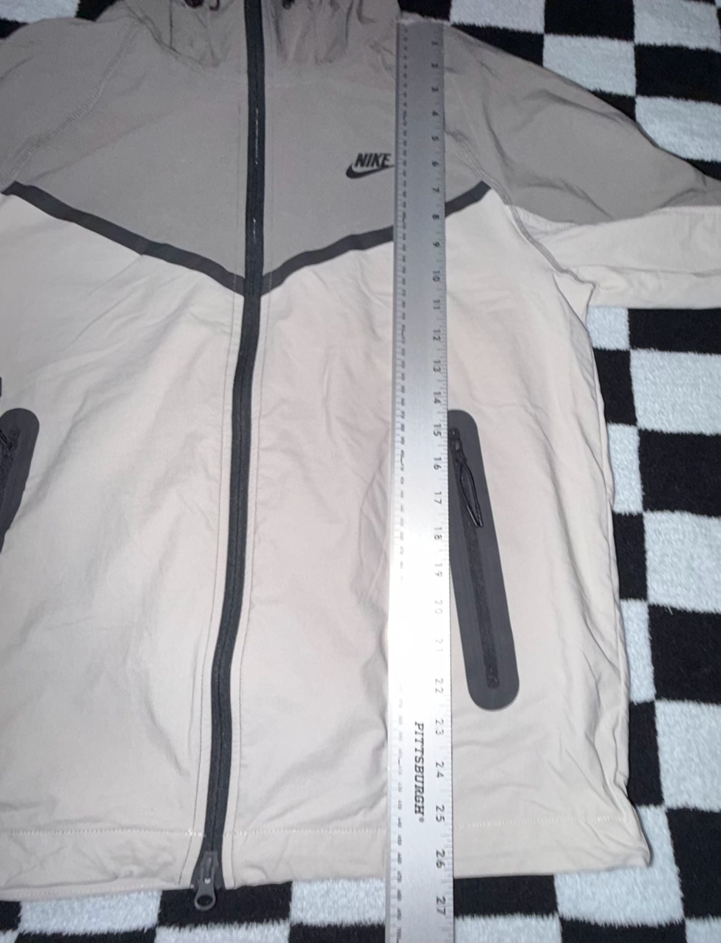 Nike Tech Men's Dri-FIT Woven Full-Zip Windrunner Jacket 8
