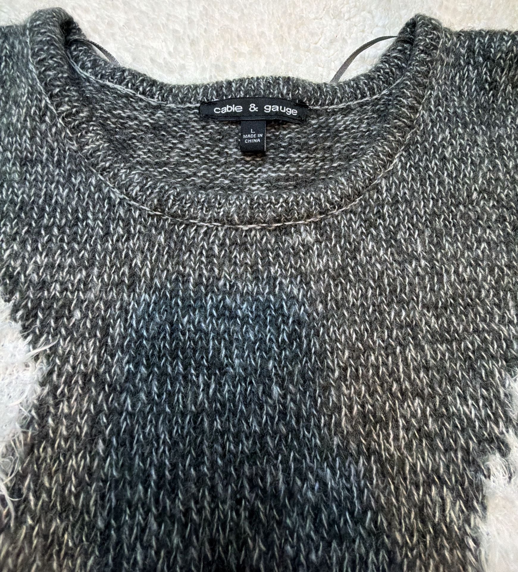 Cable & Gauge Gray Fuzzy Knit Sweater with White Rose Patterns Size L 3