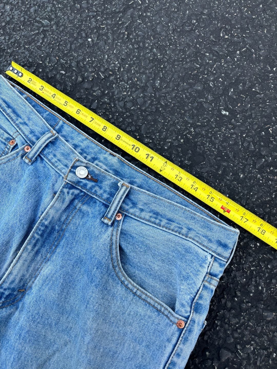 Y2K 2008 Levi's 550 Relaxed Fit Light Wash Denim Jeans W34 L34 10